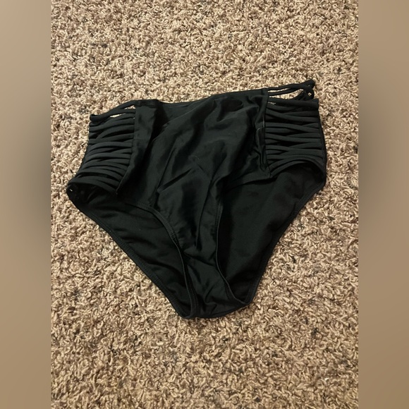 Bikini Lot - Picture 15 of 16